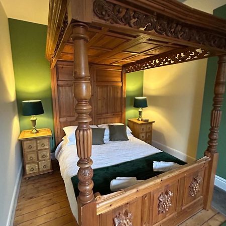 The Buxton Retreat A Luxurious 3-Storey Townhouse With Four Poster Bed And Double Jacuzzi Bath" Exterior photo