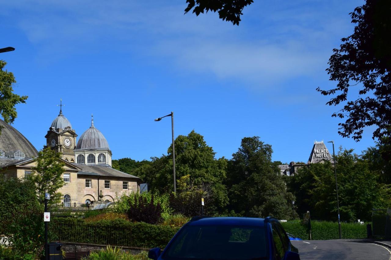 The Buxton Retreat A Luxurious 3-Storey Townhouse With Four Poster Bed And Double Jacuzzi Bath" Exterior photo