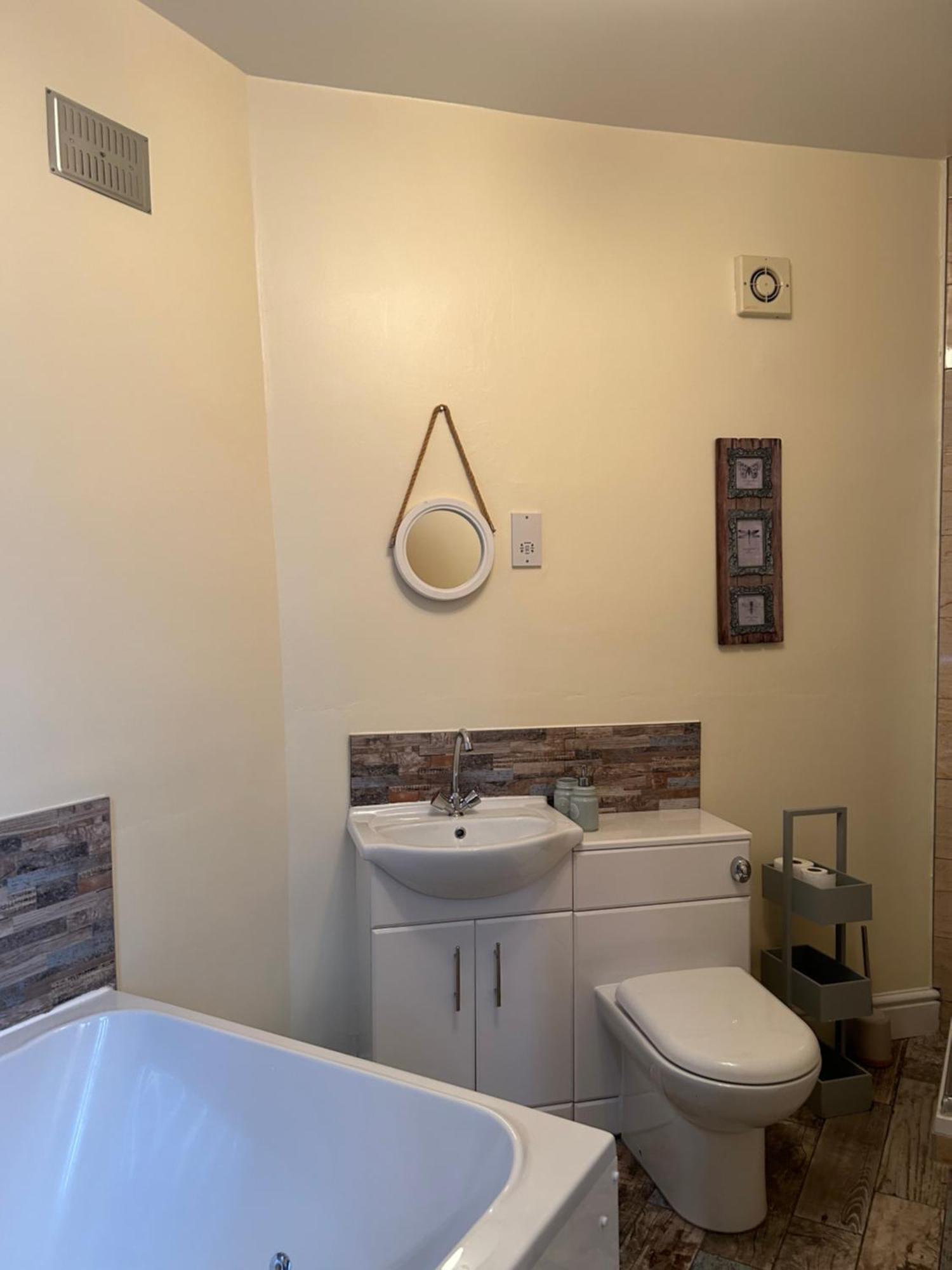 The Buxton Retreat A Luxurious 3-Storey Townhouse With Four Poster Bed And Double Jacuzzi Bath" Exterior photo