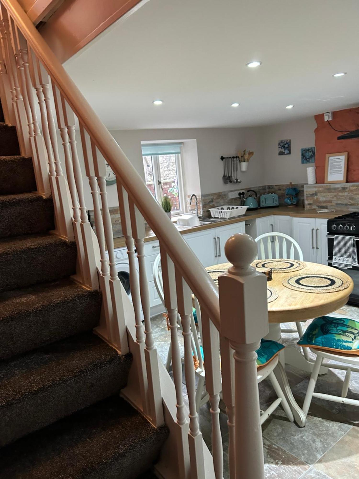 The Buxton Retreat A Luxurious 3-Storey Townhouse With Four Poster Bed And Double Jacuzzi Bath" Exterior photo