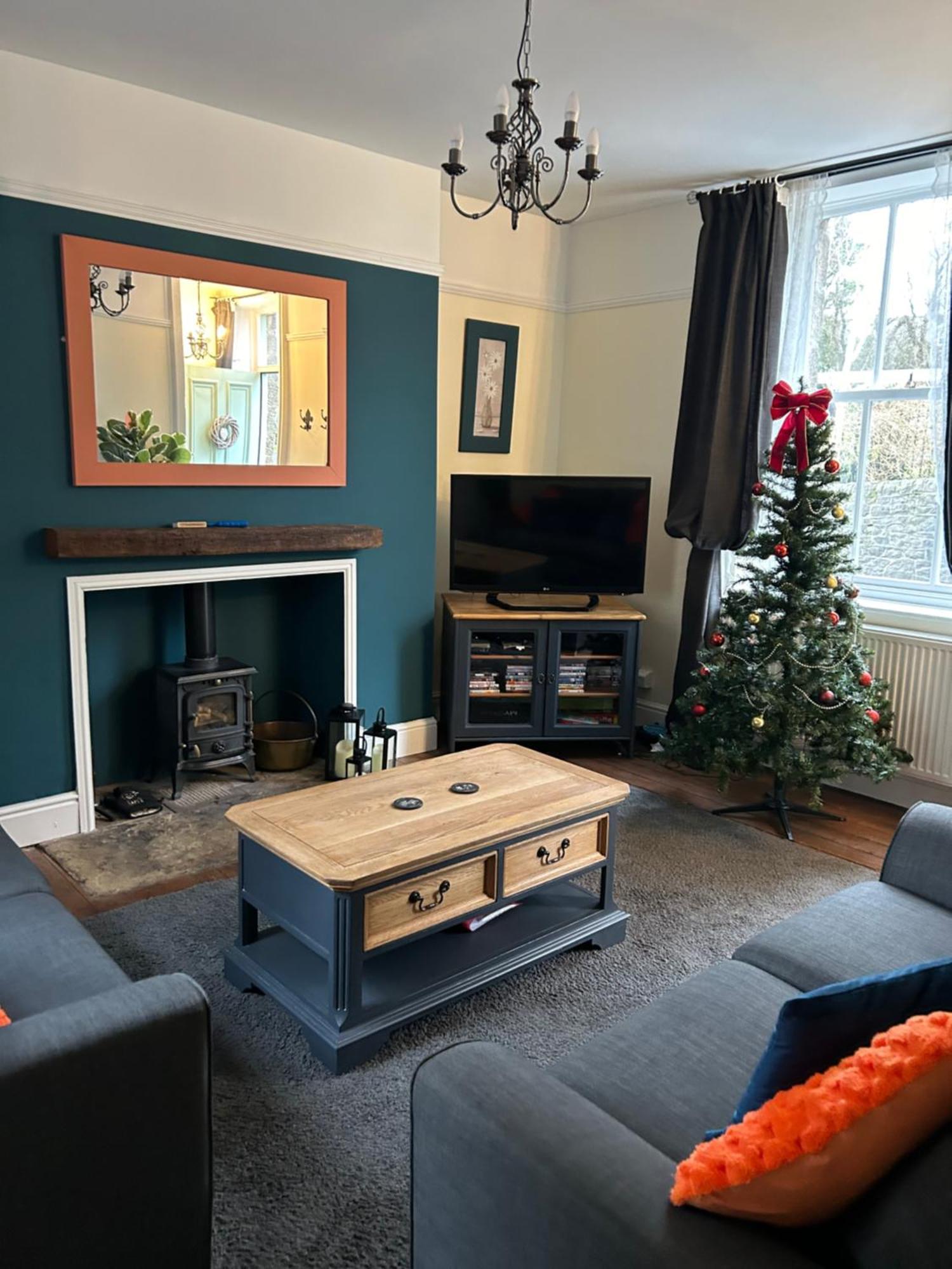 The Buxton Retreat A Luxurious 3-Storey Townhouse With Four Poster Bed And Double Jacuzzi Bath" Exterior photo