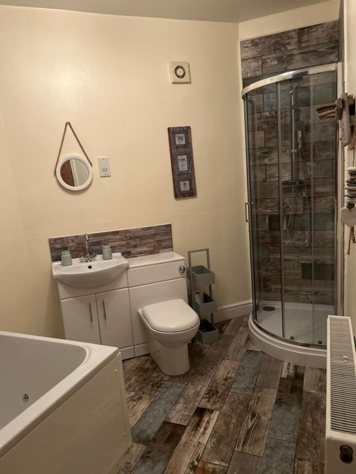 The Buxton Retreat A Luxurious 3-Storey Townhouse With Four Poster Bed And Double Jacuzzi Bath" Exterior photo